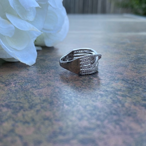 NWOT MACY’S 1 1/6 CT. T.W. CUBIC ZIRCONIA INTERLOCKING RING IN STERLING SILVER-6 - Picture 7 of 7